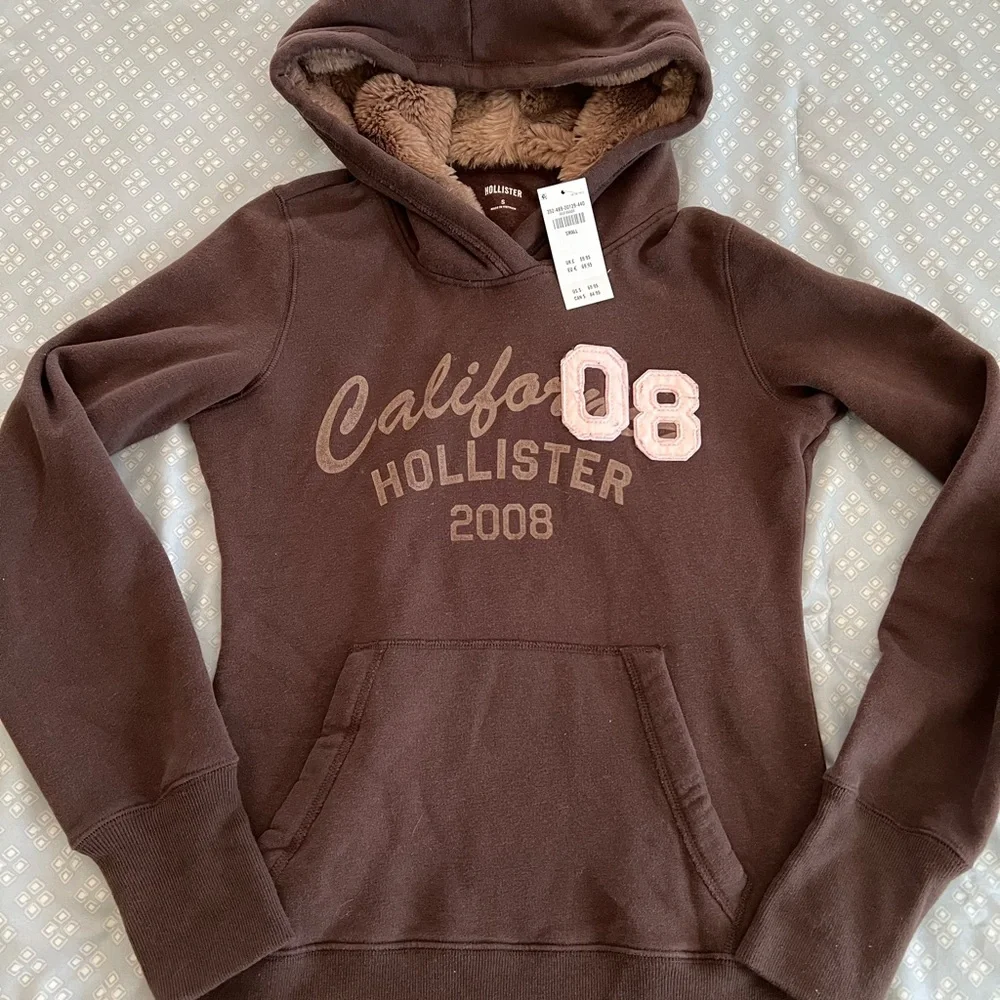 Hollister Brown Hooded Sweatshirt with Pink '08 Patch - Picture 1 of 2
